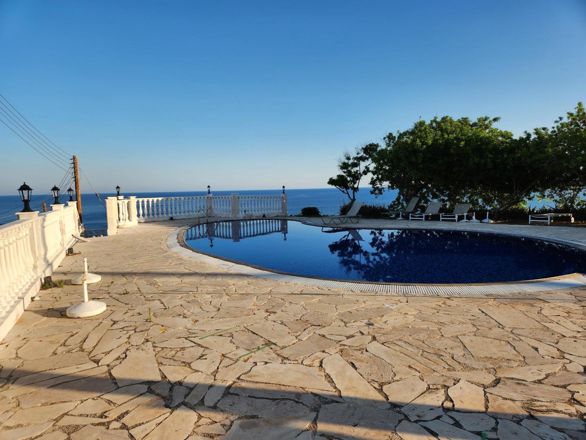 Serena Vacation Home Pomos Exterior photo