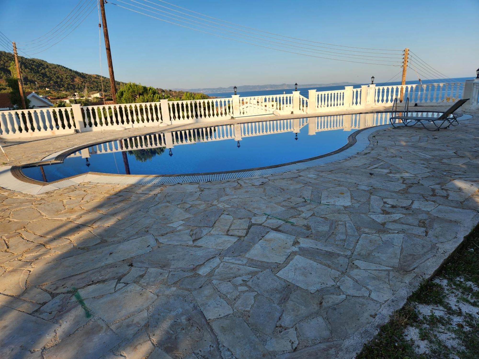 Serena Vacation Home Pomos Exterior photo