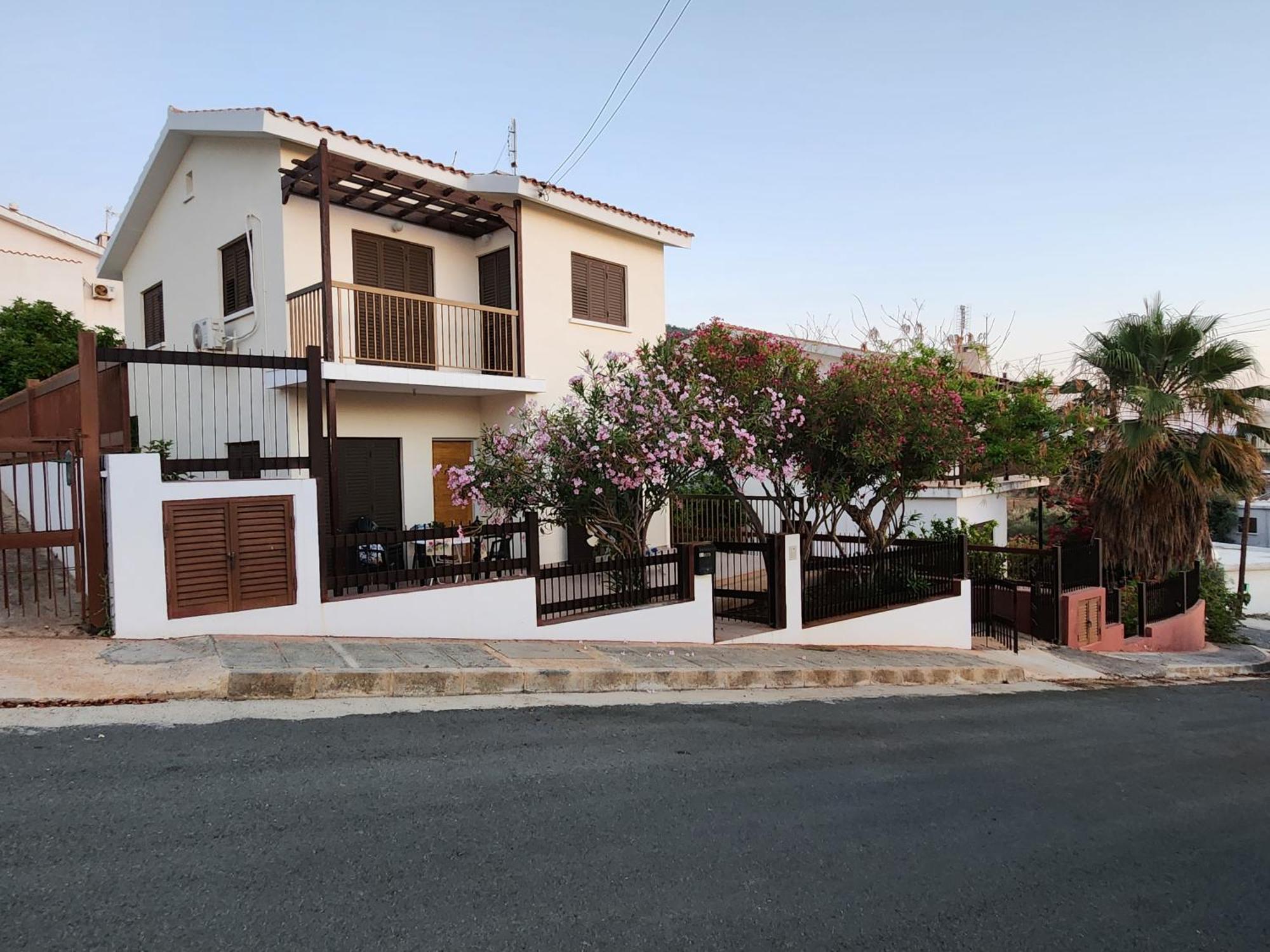 Serena Vacation Home Pomos Exterior photo